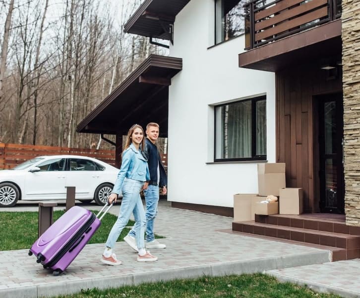 couple-entering-home
